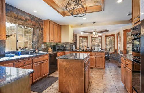 Oak Pond Retreat Stocked pond/pool table/BBQ Grill/EV Charger - Foto 26