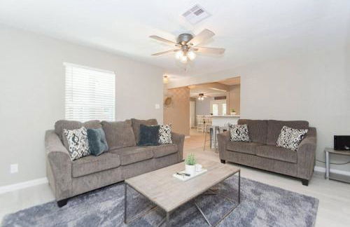 Bay Breeze Escape - 3BR Home with Game Room, Huge Backyard, Patio & Minutes from Boardwalk - Foto 5