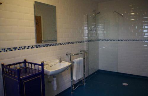 Off grid chalet . HOT TUB & SAUNA. Kid friendly. - Photo 12