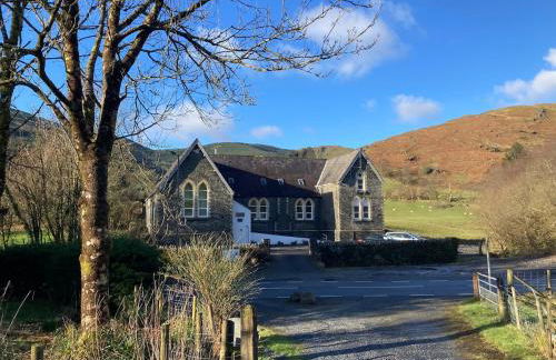 Tyn-Y-Berth Sleeps 27 luxury group accommodation - Photo 1