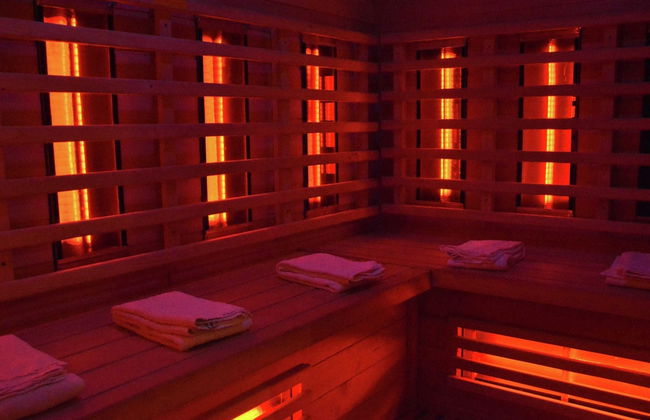 Modern Escape With Private Sauna - Photo 24