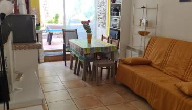 Maison au centre de St Jean du Gard - Foto 2, stove, minibar