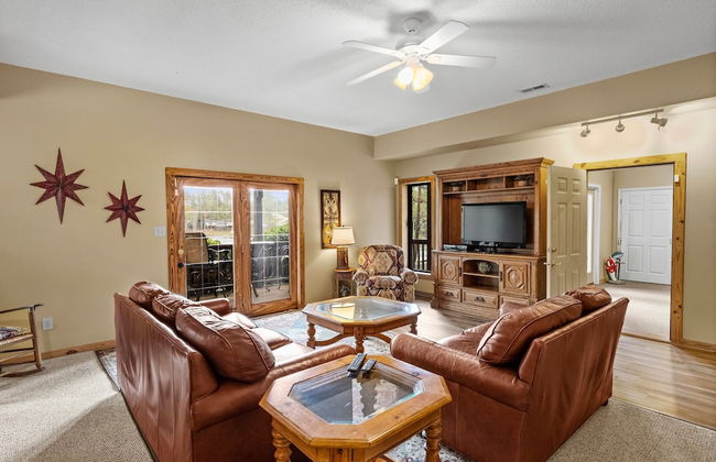 Lakeside Lodge by Avantstay Hot Tub Dock - Foto 30