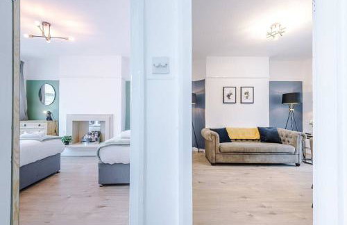 Classic 4 Bedroom House in Wirral with WiFi & Parking Sleeps 9 by PureStay - Foto 39