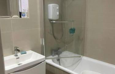 Charming House with Garden - Sleeps 6 & Parking - Foto 25