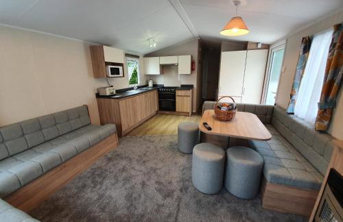 Cozy 3 bedroom Caravan, Sleeps 8, at Parkdean Newquay Holiday Park - Foto 22