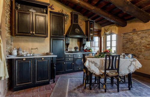 La Dimora dei Conti, Indulge in a Country Farmhouse Apartment with Jacuzzi Facing the Town! - Foto 53