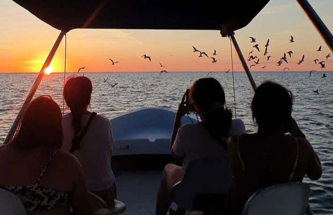 Paseo en barco al atardecer - Foto 2