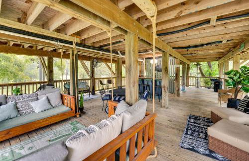 Riverfront Cuero Vacation Home with Spacious Deck! - Foto 2