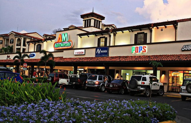 Impressively designed and decorated 3rd-floor space overlooking pool in Coco - Photo 61