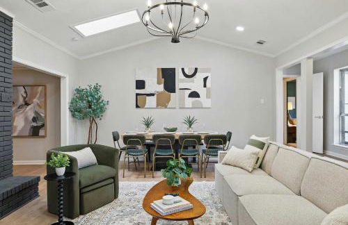 Spacious 5BR Getaway with Pool - Foto 5