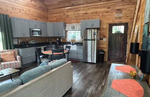 Hemlocks Over Muir in Rogers KY - Hot Tub & WiFi - Foto 5