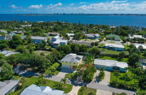 Jensen Beach pool home w/ Guest Suite - Photo 35