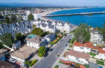 Cowell's Beach Retreat - steps to beach, restaurants, wharf, Boardwalk, shops, fast wifi, surf-in surf-out - Foto 1