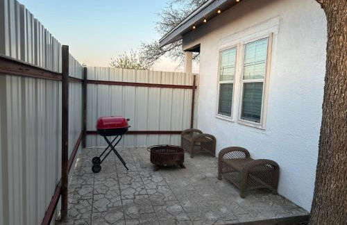 #1 - 5BR 1BA - Unit A - Private Entire Home - WiFi - Foto 3