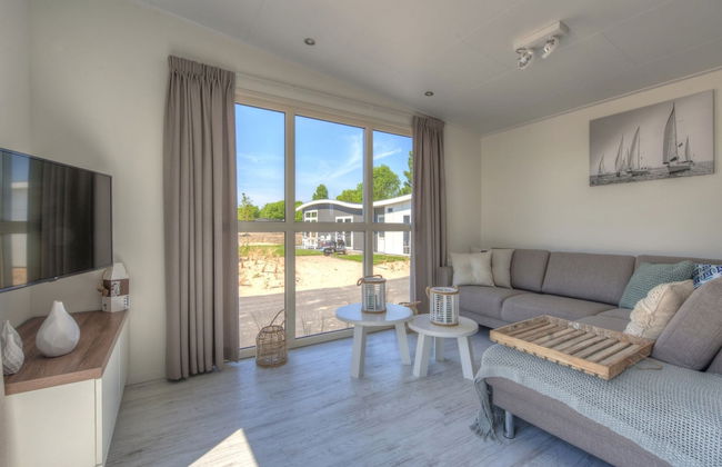 Bright Coastal Chalet Stay - Foto 1