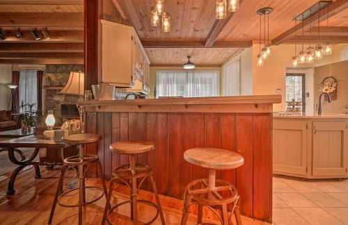 Tranquil Smoky Mountain Cabin with Porch and Fire Pit - Foto 11