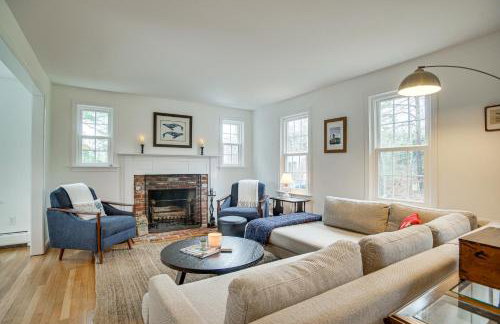 1 Mi to Sand! Mid-Cape Chatham with Furnished Deck - Foto 1