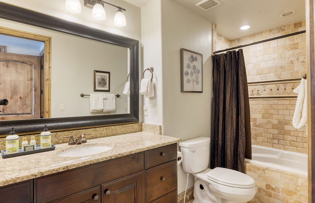 Blue Skies Lakeside Family-friendly Getaway w Hot Tub BBQ - Foto 18