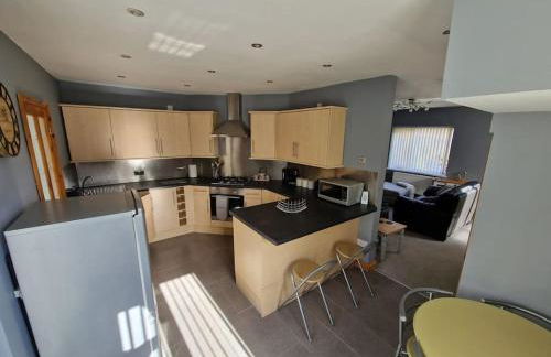 Viaduct View - Cefn Coed - Photo 14