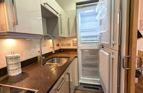 Luxury 2 Bed Apt, Sleeps 4, Secure PRKG-1 Car, Ascot Racecourse 5min walk, Legoland & Lapland 8mins, Windsor 15mins - Foto 20