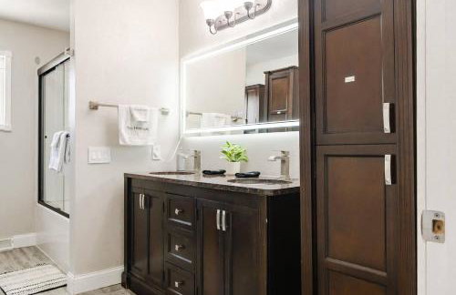 King Bedroom/Private Hot tub/Cozy Living Room - Foto 12