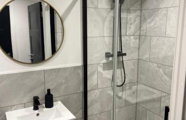 Affordable Serviced Apartment Perfect for Contractors in PE1 Short & Long Term Stays - Free WIFI - Free Parking - With Sofa Bed - Full Kitchen - Foto 4