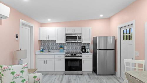 Charming Suite with Balcony and Bikes in Historic Sandpiper Inn - Foto 3