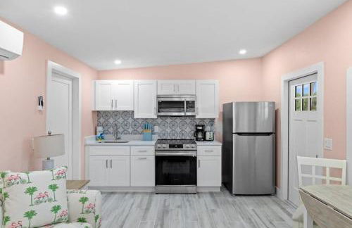 Charming Suite with Balcony and Bikes in Historic Sandpiper Inn - Foto 3