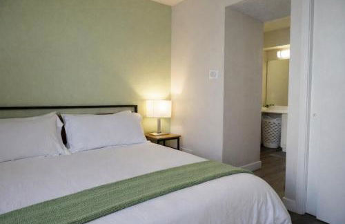 King Bed * Down Town * Comfortable Studio Apt. - Foto 8