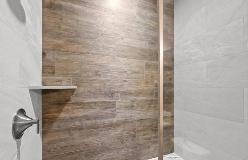 Snowghost Den-Luxury Ski In Ski Out Home Sleeps 9 with 3 Bedrooms 2 and a half Bathrooms and Private Hot Tub - Foto 14