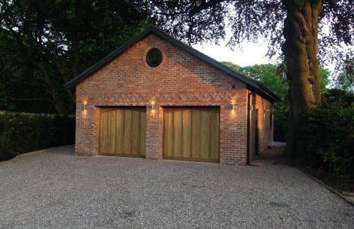 Luxury Coach house next to woodland in Knutsford - Photo 12
