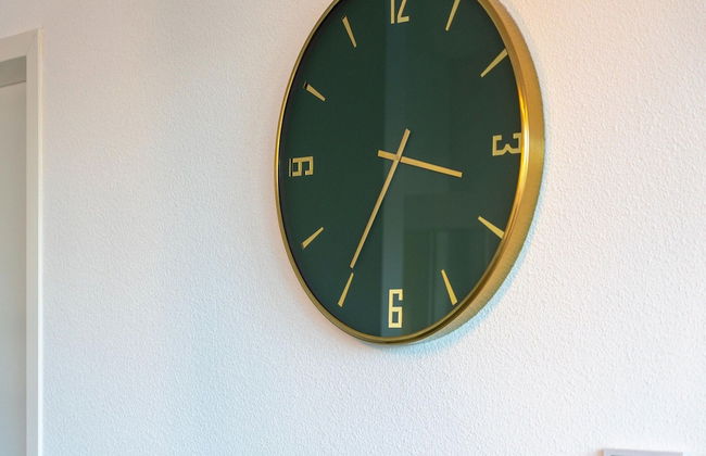 Cozy Villa With Lakeside Views - Photo 30