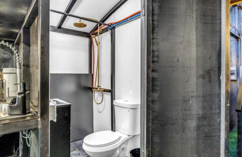 Underground Bunker - Photo 13