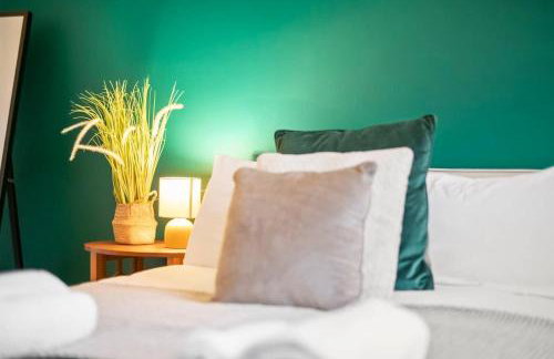 Modern 2 Bed Apartment in Greenwich, 24h Free Parking, Great for Business & Contractors, Sleeps 6 - Photo 25