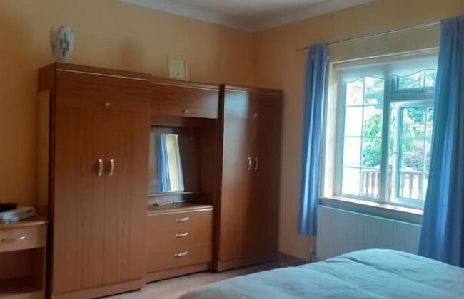 Spacious 6-bed House 10 Minutes From Knock Airport - Photo 2