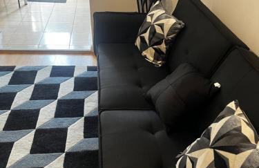 Cozy Two Bedroom Flat 1 Minute from Forest Hill Train Station - Photo 6