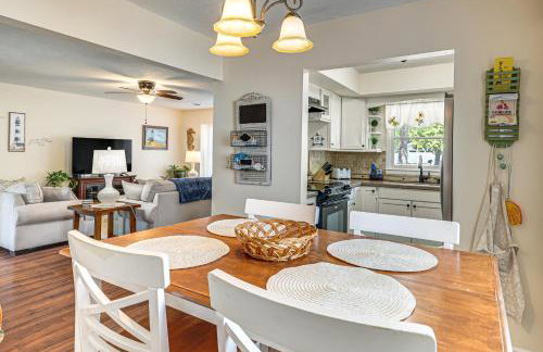 Oak Island Home w/ Fenced Yard, Walk to Long Beach - Foto 7