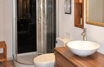 Zentral und großzügig Wohnen - Smart-TV mit streaming Apps - 1 bis 4 Personen - Küche mit Bar - kostenlose Parkzone - Photo 12