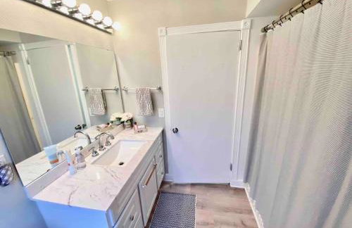 Cozy Neutral Farmhouse, Coffee provided, Relaxation optional - Foto 13