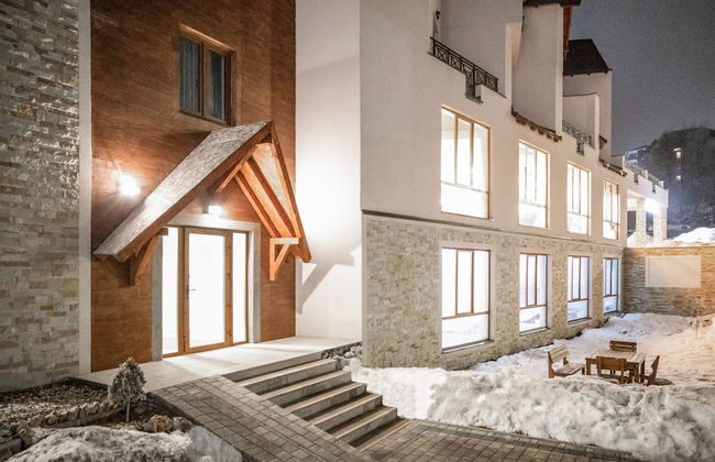 Sky Cabin Apartments - Photo 1