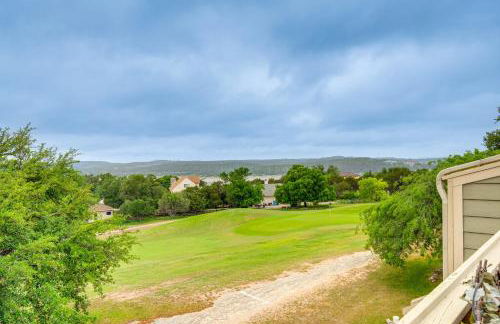 Lago Vista Golf Getaway with Decks and Pool Access! - Foto 42