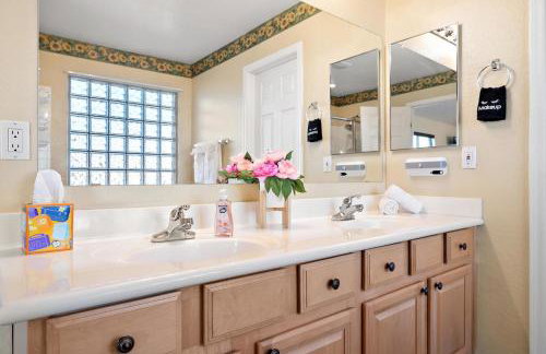 The Gem Getaway Pool Gameroom Gym by Relaxtay - Foto 12