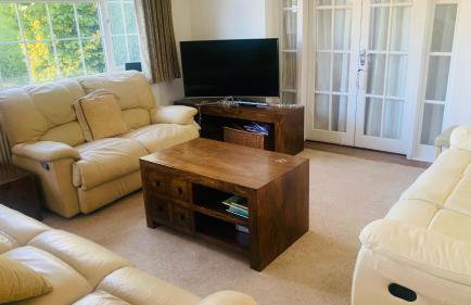 Lovekush Epsom Banstead Surrey. Views over London - Photo 37