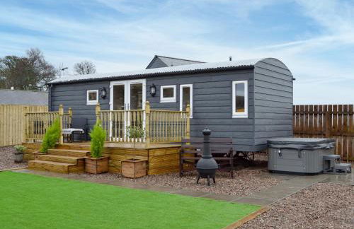 The Shepherd's Hut - Photo 1