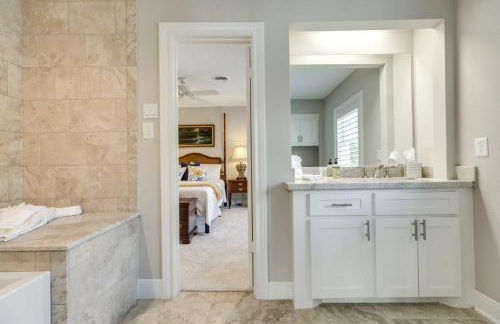 Stunning Waterfront Rental Property with Private Dock and Pool - Foto 21