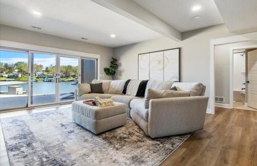 Accessible Lakeside Luxury at the 45mm w/ Private Dock, Sunset Views & More - Foto 5