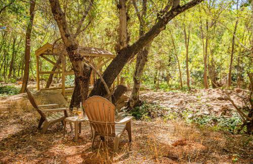 Myrinn-Hobbit Cottage on the Creek Storybook Stay - Foto 40