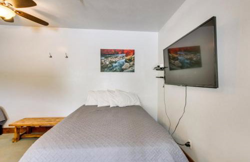 Central Lava Hot Springs Studio with Deck and Views! - Foto 10