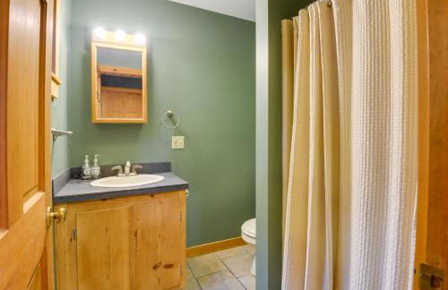 Charming Putney Home Porch, Grill and Hiking Trails - Foto 20